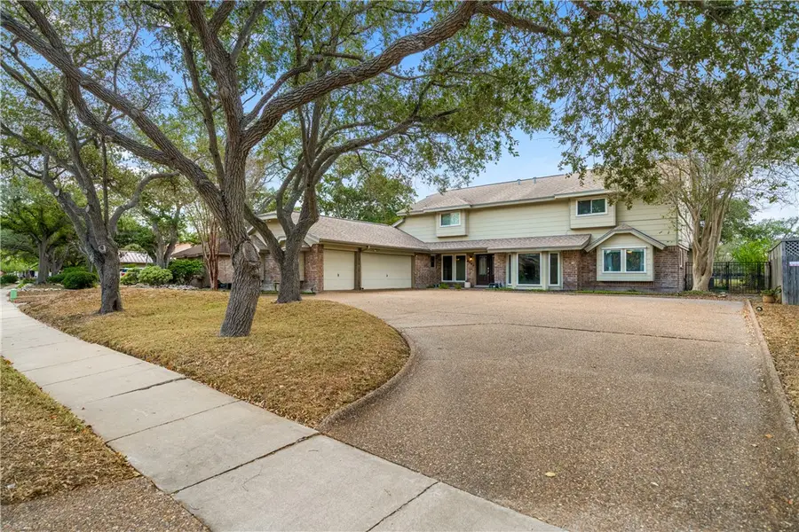 6125 Lost Creek Drive, Corpus Christi, TX 78413 - Image #2