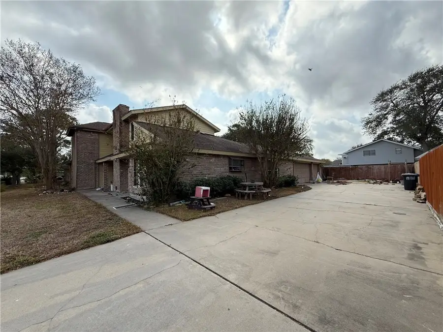 5913 Cinnamon Oaks Drive, Corpus Christi, TX 78414 - Image #2