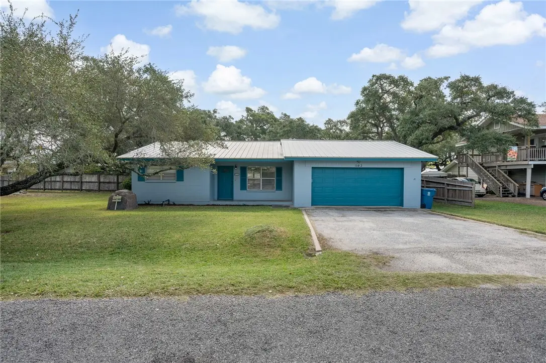 302 Fulton Ave, Rockport, TX 78382 - Image #1