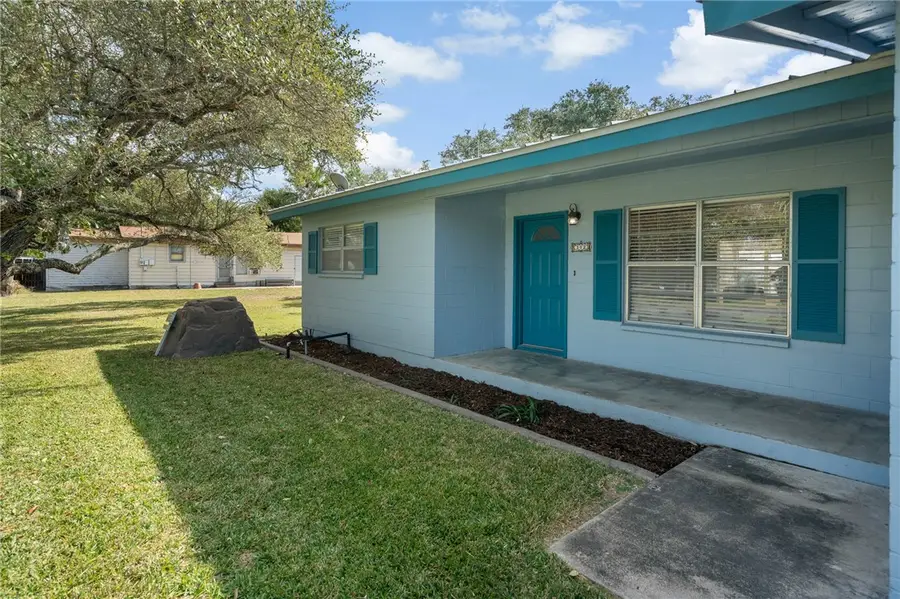 302 Fulton Ave, Rockport, TX 78382 - Image #3