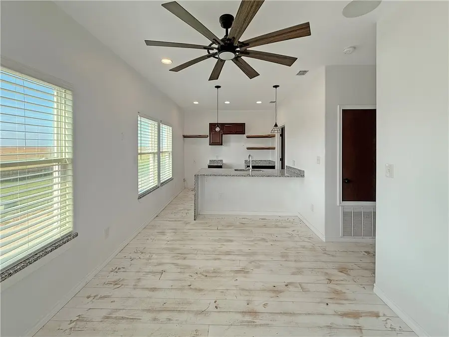 118 W Palm Beach Road, Port Aransas, TX 78373 - Image #3