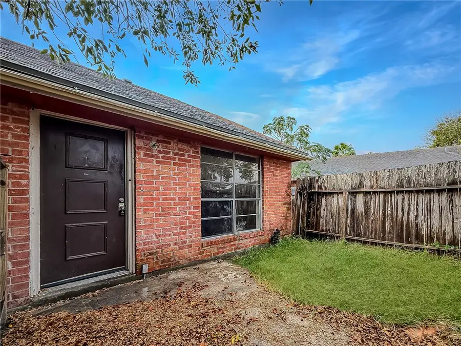 3702 Thornberry Court, Corpus Christi, TX 78415 - Image #2