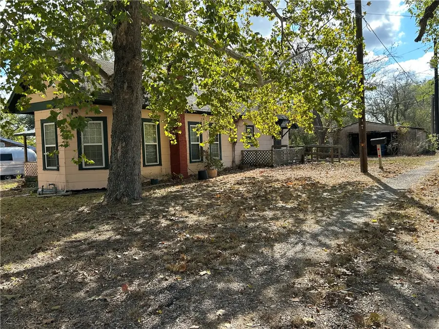 547 W Franklin Street, Goliad, TX 77963 - Image #2
