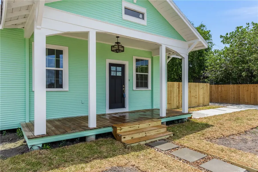 228 E Avenue G, Robstown, TX 78380 - Image #2