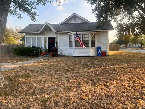 629 W Yoakum Avenue, Kingsville, TX 78363