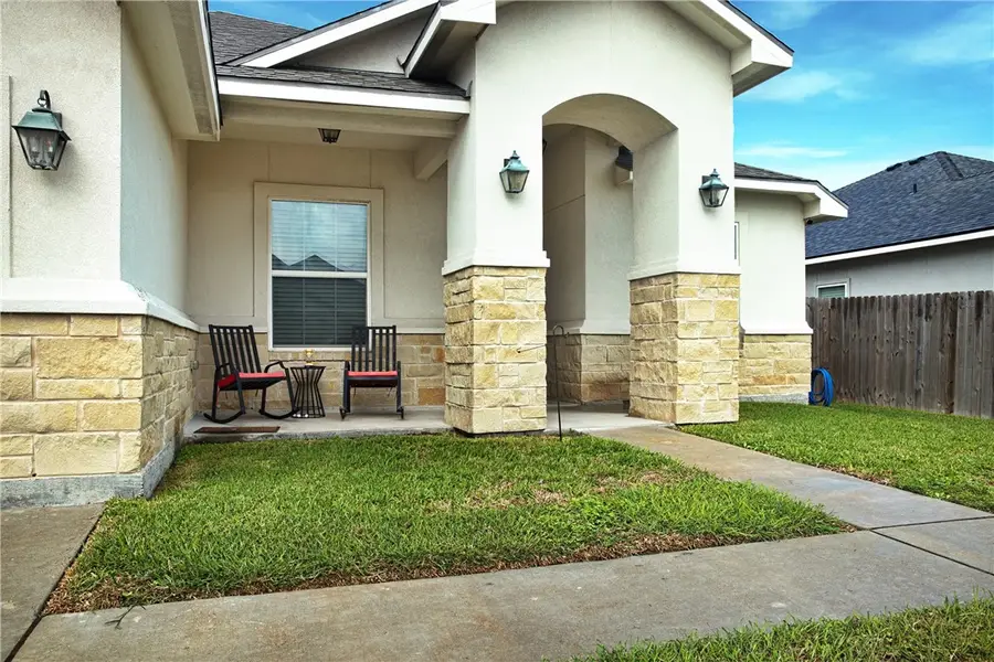 105 John Russell Drive, Portland, TX 78374 - Image #3