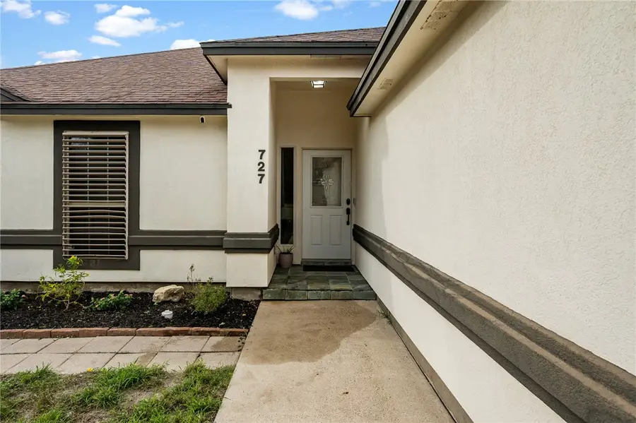 727 W Johnson Avenue, Aransas Pass, TX 78336 - Image #3