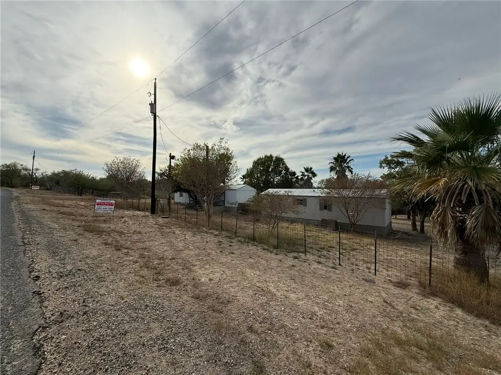 123 Choke Canyon Estates, Three Rivers, TX 78071 - Image #1