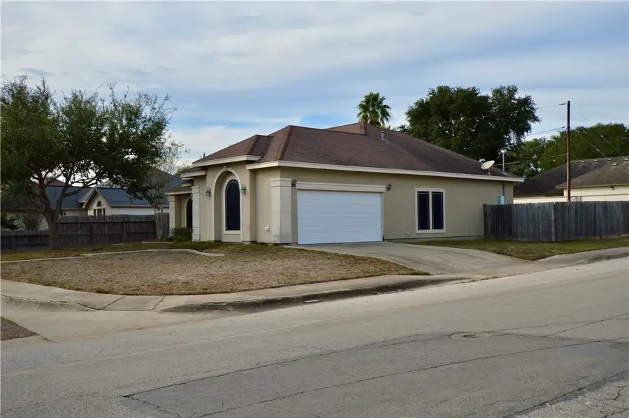 1717 Agarito Avenue, Alice, TX 78332 - Image #2