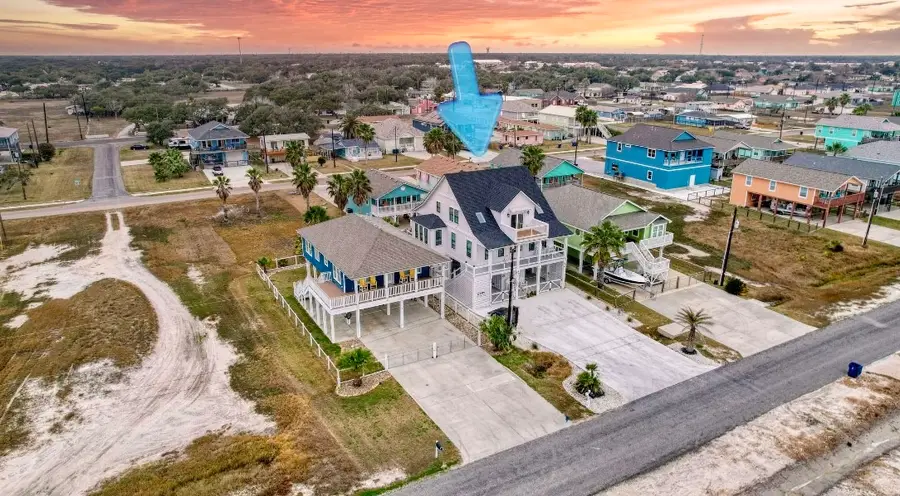 1227 S Magnolia Street, Rockport, TX 78382 - Image #2