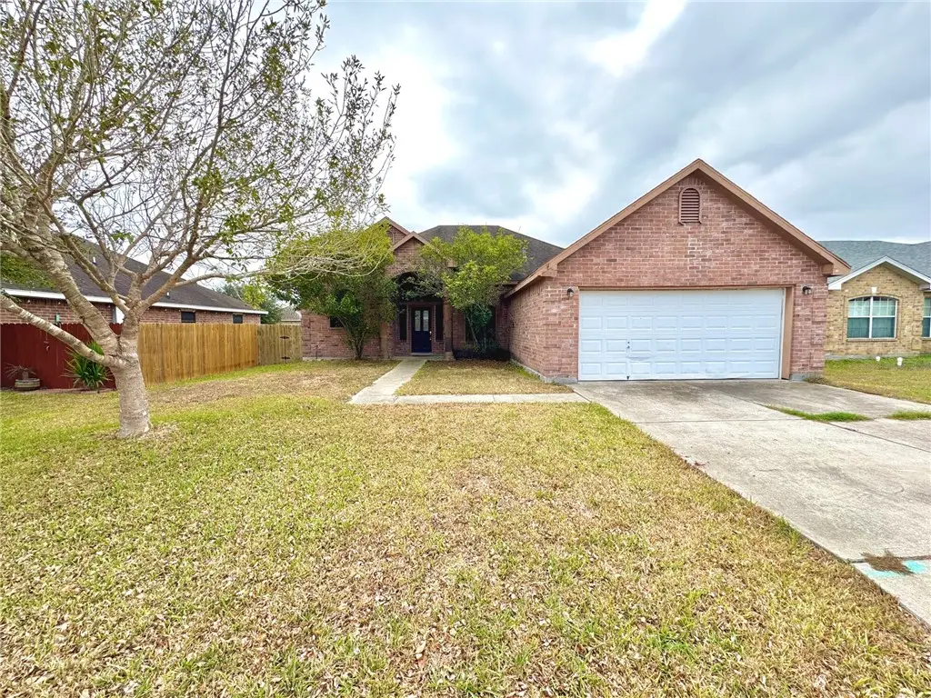 2103 Brook Ln, Kingsville, TX 78363 - Image #1
