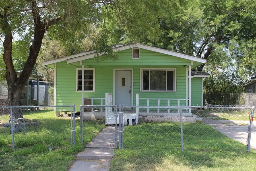 651 Trevino Street, Alice, TX 78332 - Image #2