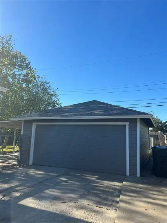 306 Circle Drive, Corpus Christi, TX 78412 - Image #2