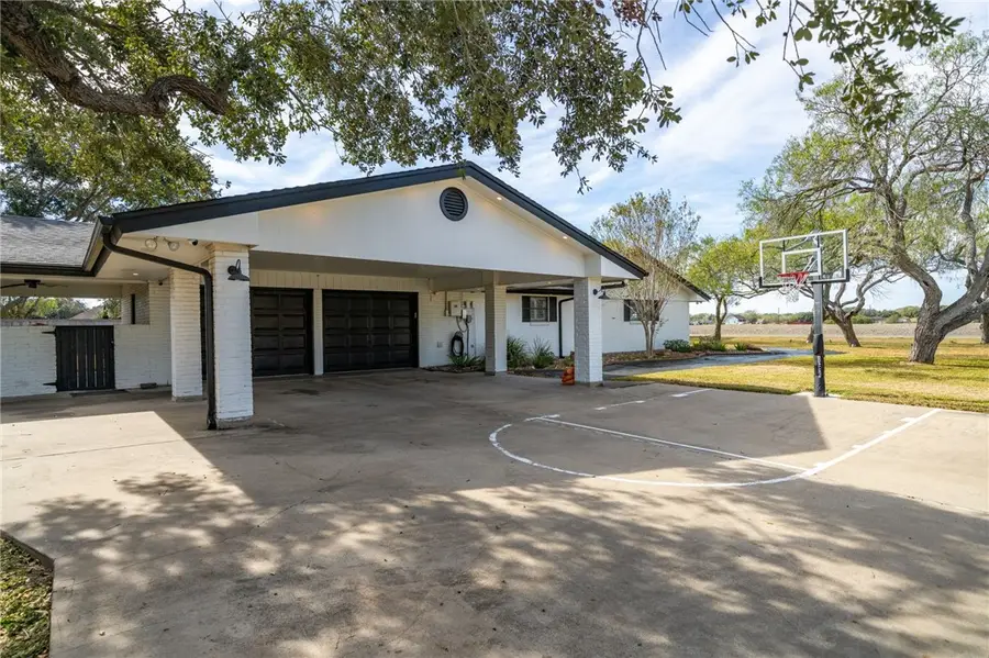 1111 N Hackberry Street, Bishop, TX 78343 - Image #3