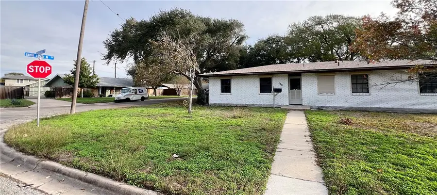 138 E Janin Circle, Portland, TX 78374 - Image #2