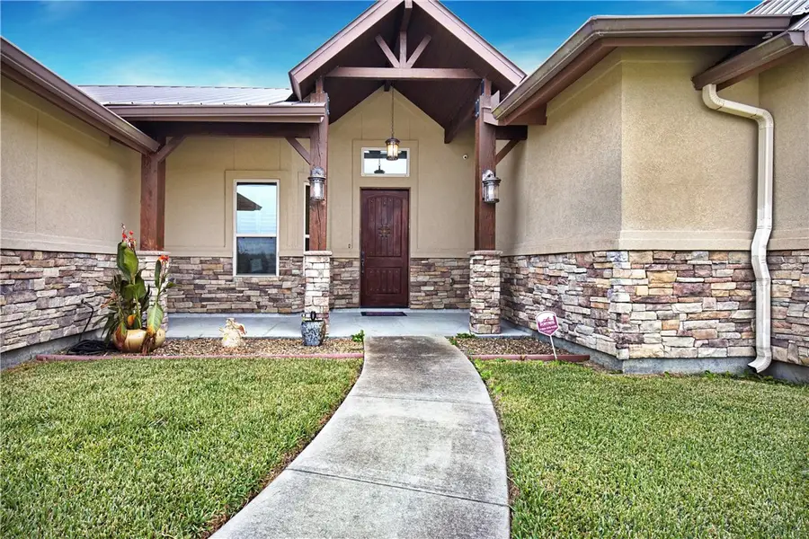 218 Coastal Wildwood Drive, Rockport, TX 78382 - Image #2