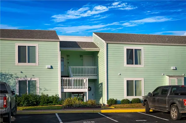 611 Lauderdale Drive, Rockport, TX 78382