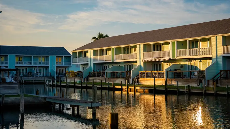 611 Lauderdale Drive, Rockport, TX 78382 - Image #3