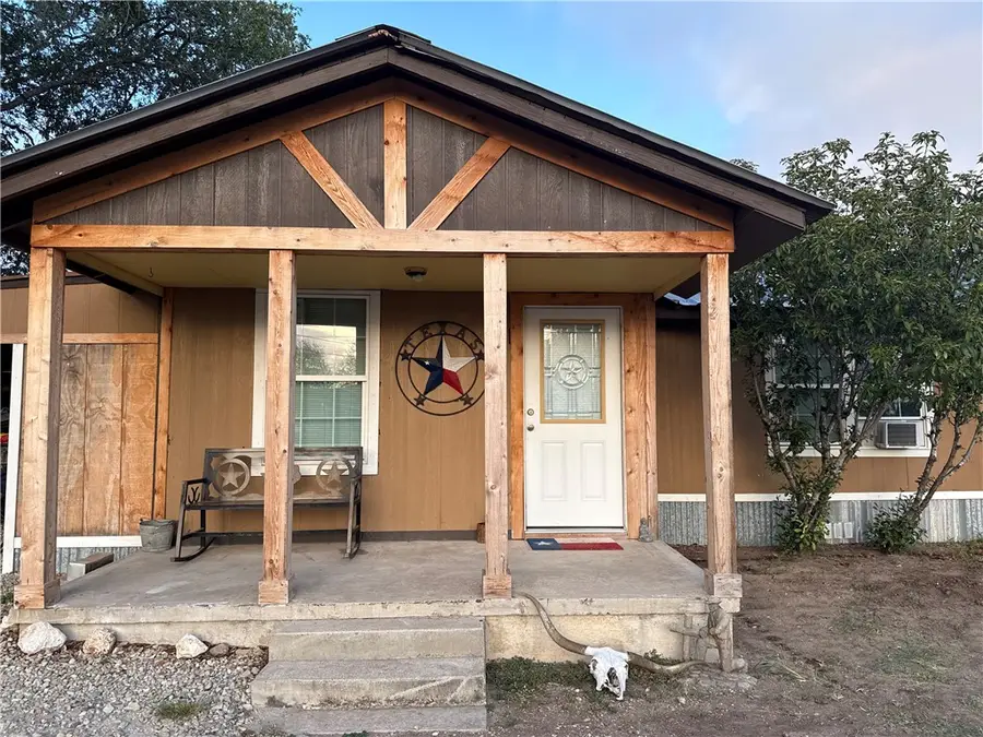 1503 N Hill Street N, Three Rivers, TX 78071 - Image #2