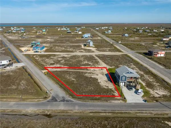 628 Channelview Road, Rockport, TX 78382