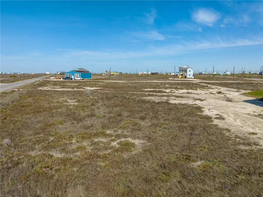 628 Channelview Road, Rockport, TX 78382 - Image #2