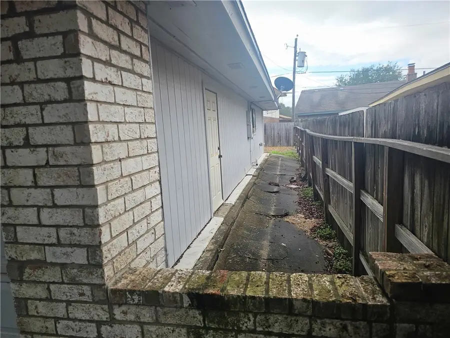 4961 Shadowbend Drive, Corpus Christi, TX 78413 - Image #2