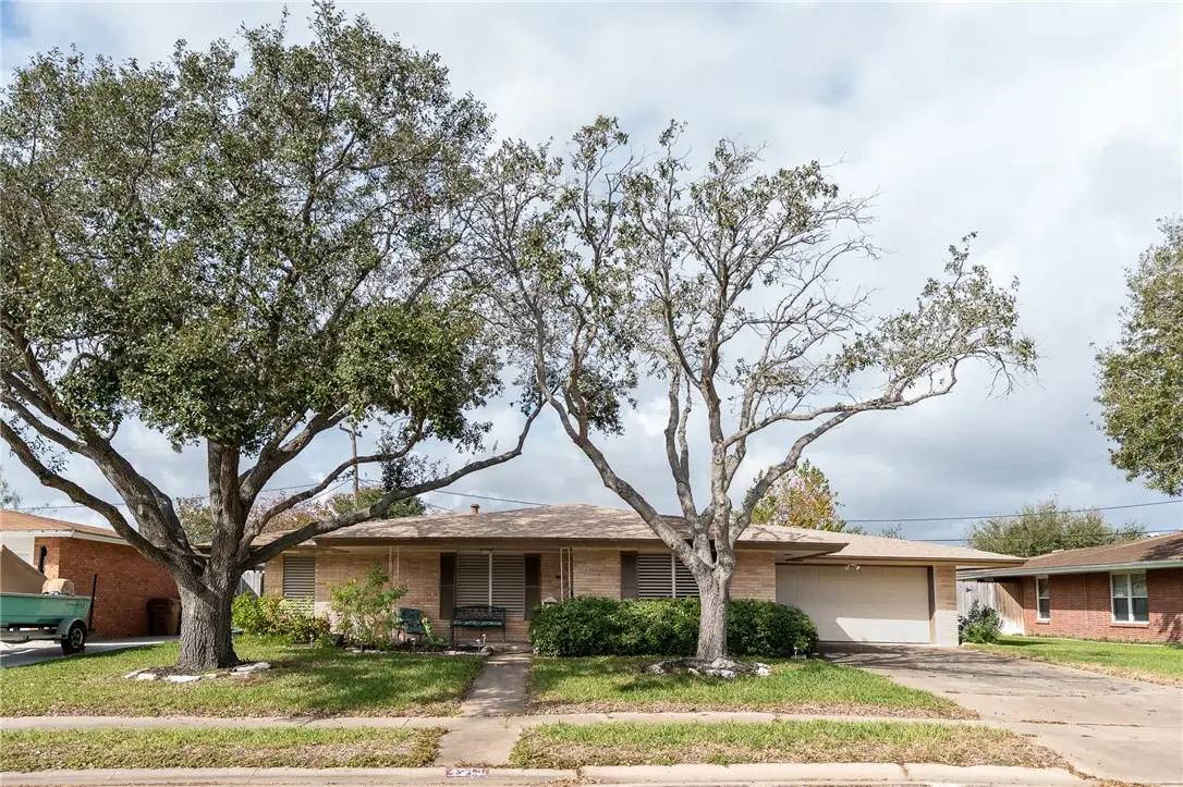 4213 Dolphin Place, Corpus Christi, TX 78411 - #1