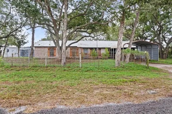 130 Lago Drive, Sandia, TX 78383