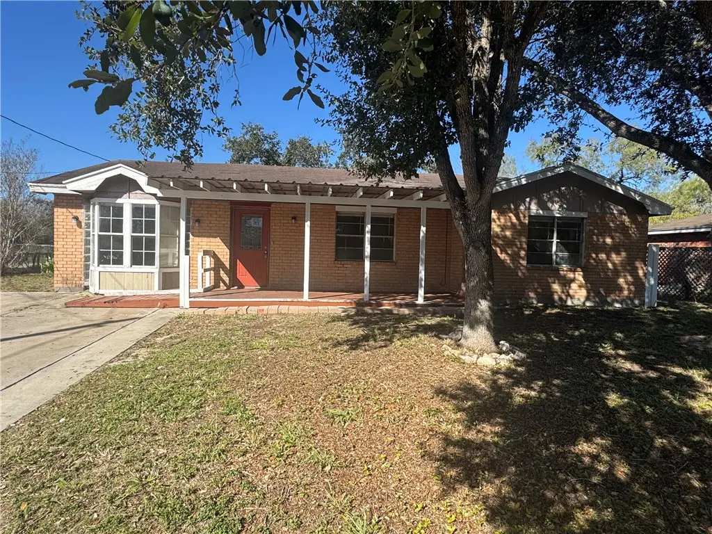 904 W Walton Street, Beeville, TX 78102 - Image #1