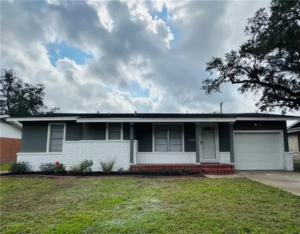 364 Woodlawn Street, Sinton, TX 78387