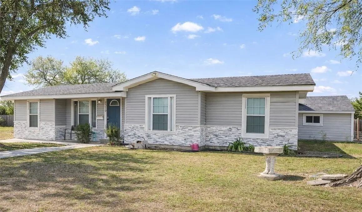 1210 E Warren Avenue, Kingsville, TX 78363 - Image #1