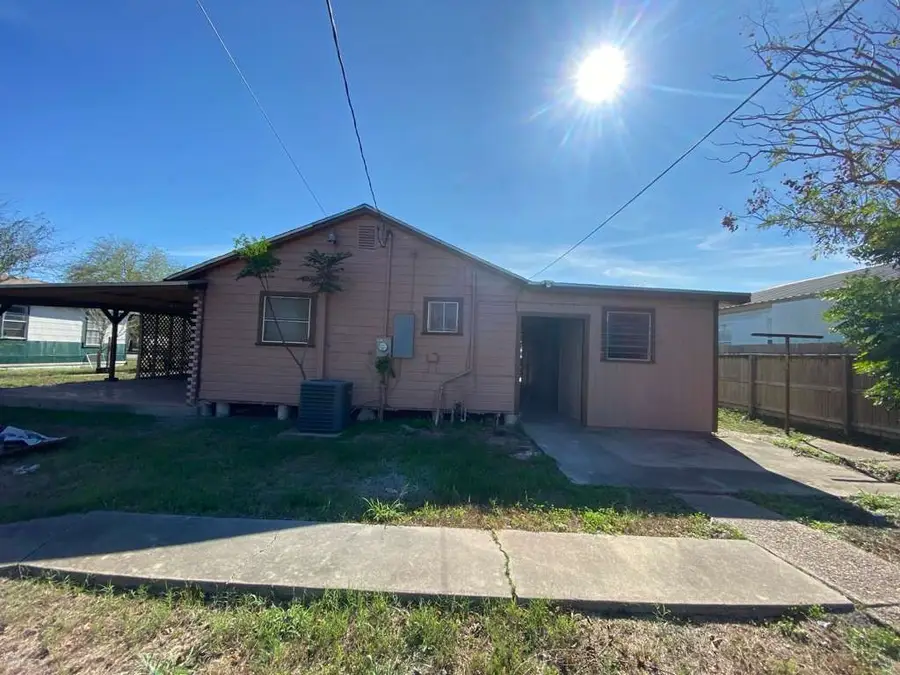 424 W B Avenue, Kingsville, TX 78363 - #2