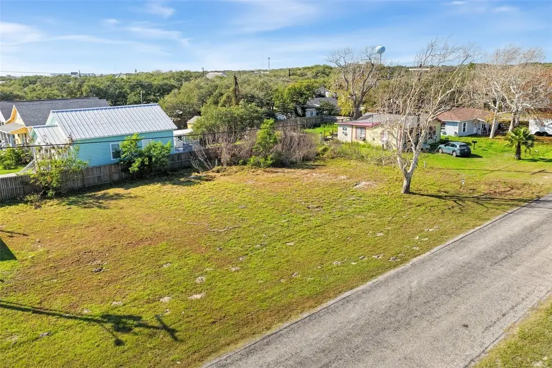 519 E 1st Street, Rockport, TX 78382 - Image #1