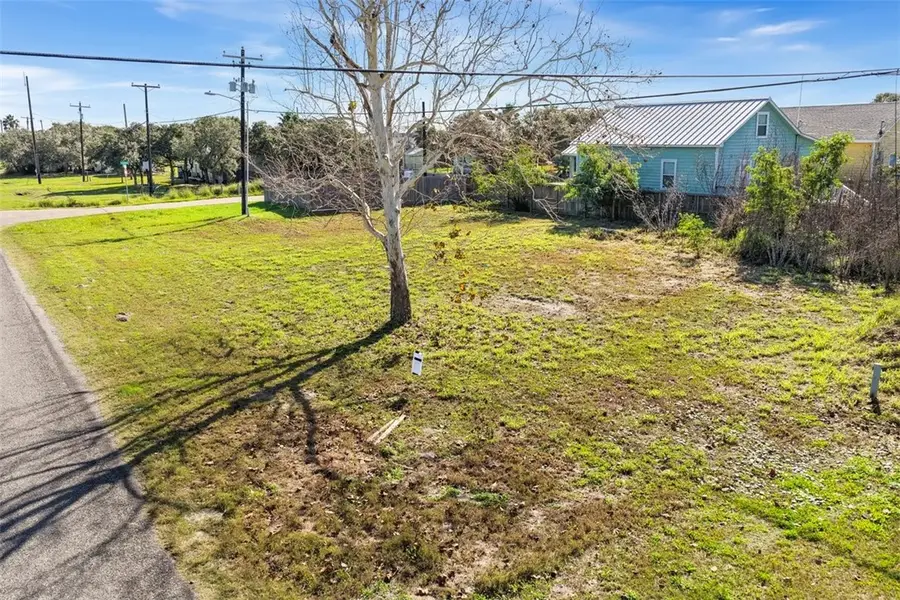 519 E 1st Street, Rockport, TX 78382 - Image #3
