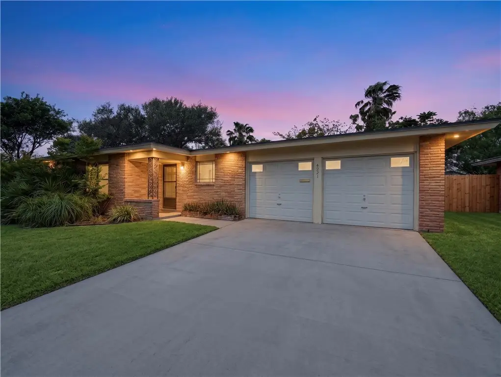 4221 Dolphin Place, Corpus Christi, TX 78411 - #1