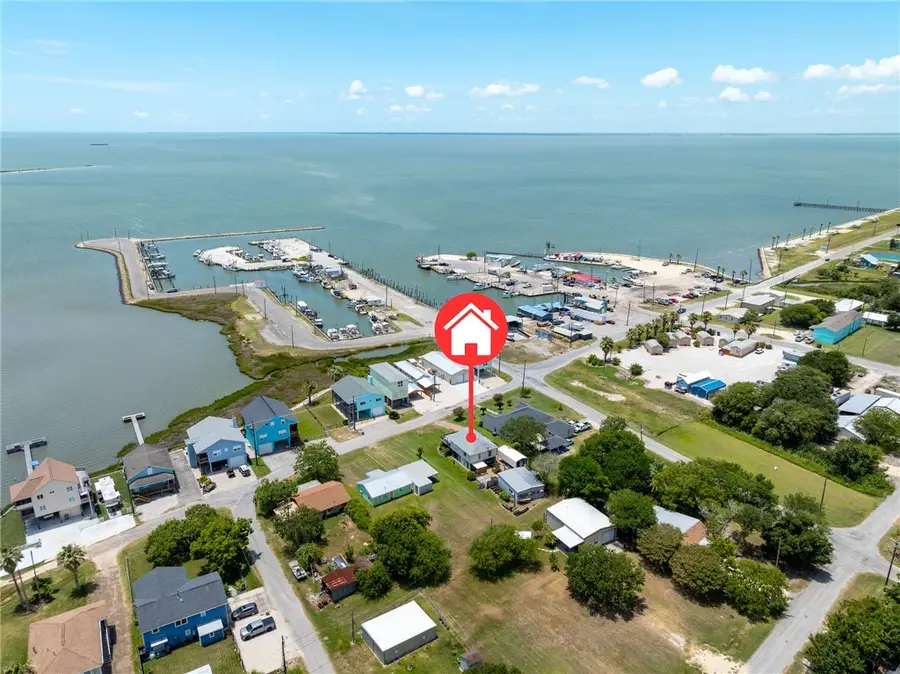205 E Bay Ave., Seadrift, TX 77983 - Image #2