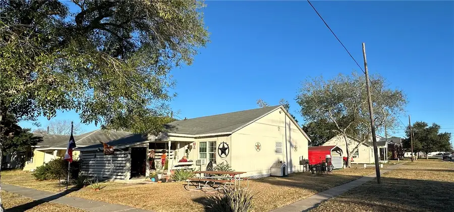 200 W Merriman Street, Sinton, TX 78387 - Image #2