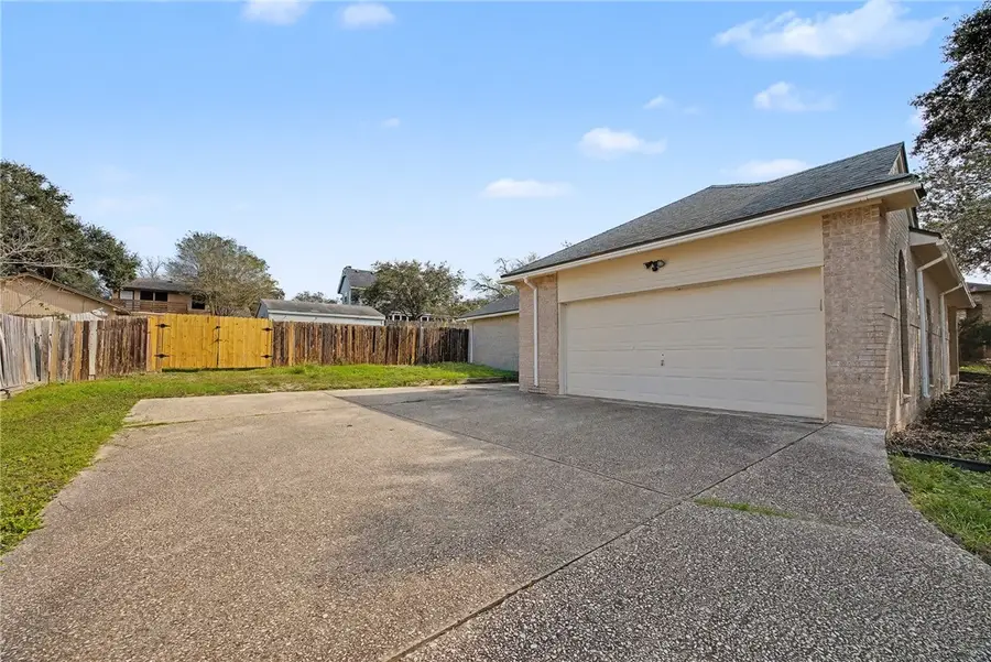 13836 Paddlewheel Drive, Corpus Christi, TX 78410 - Image #3