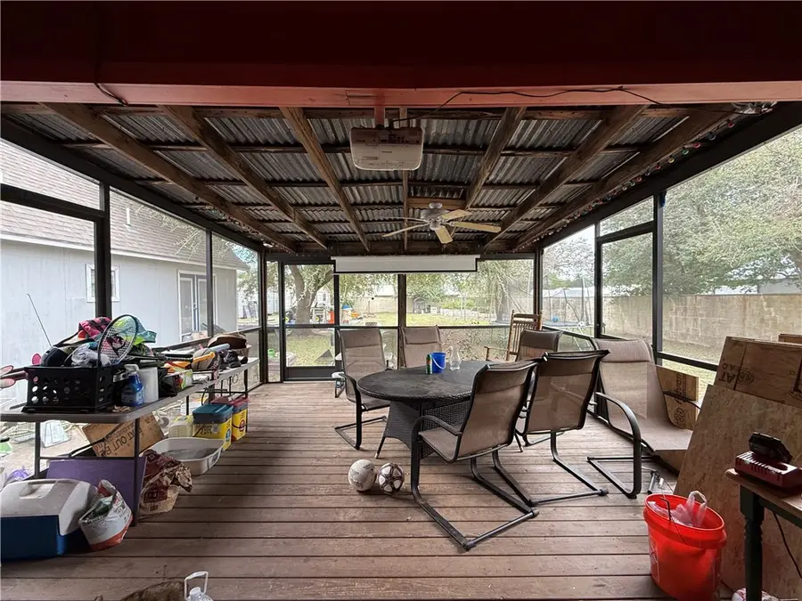 104 N Berry, Beeville, TX 78102 - Image #3