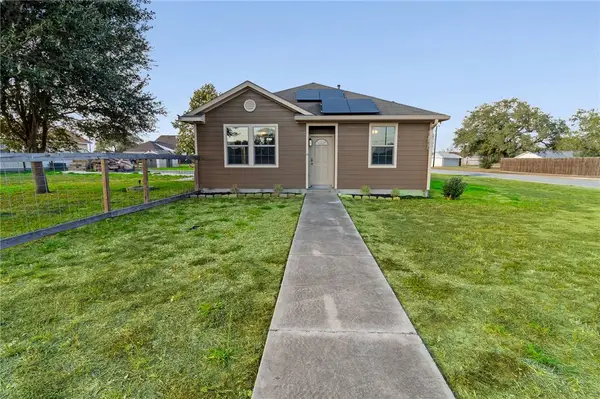 402 W Sullivan Street, Skidmore, TX 78389