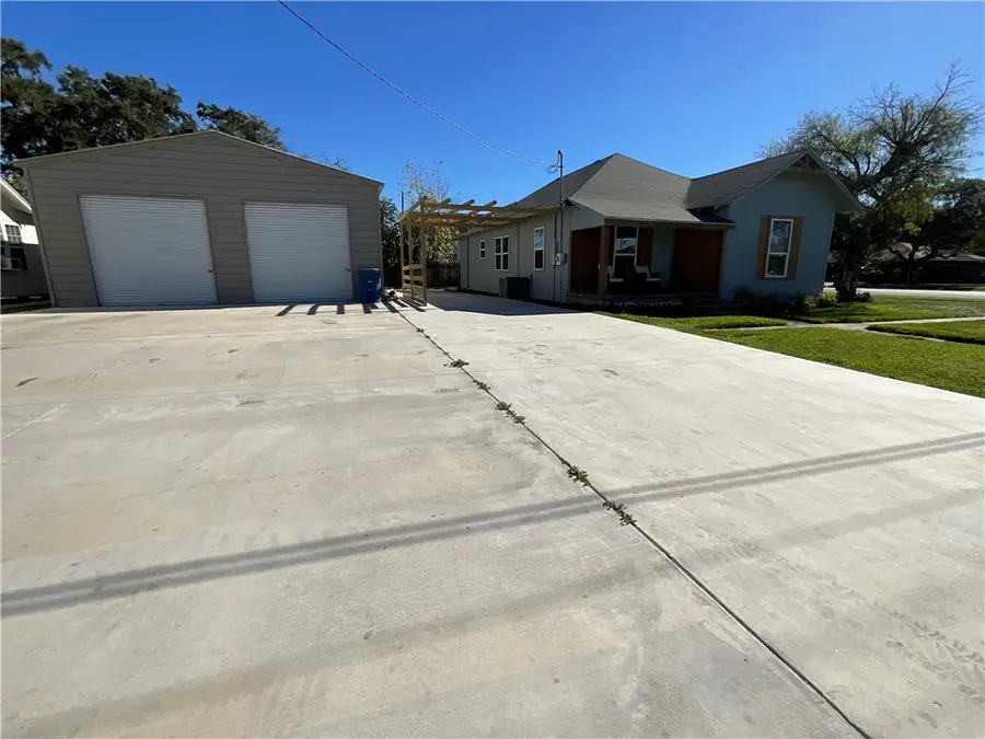221 S. Mccall, Sinton, TX 78387 - Image #2