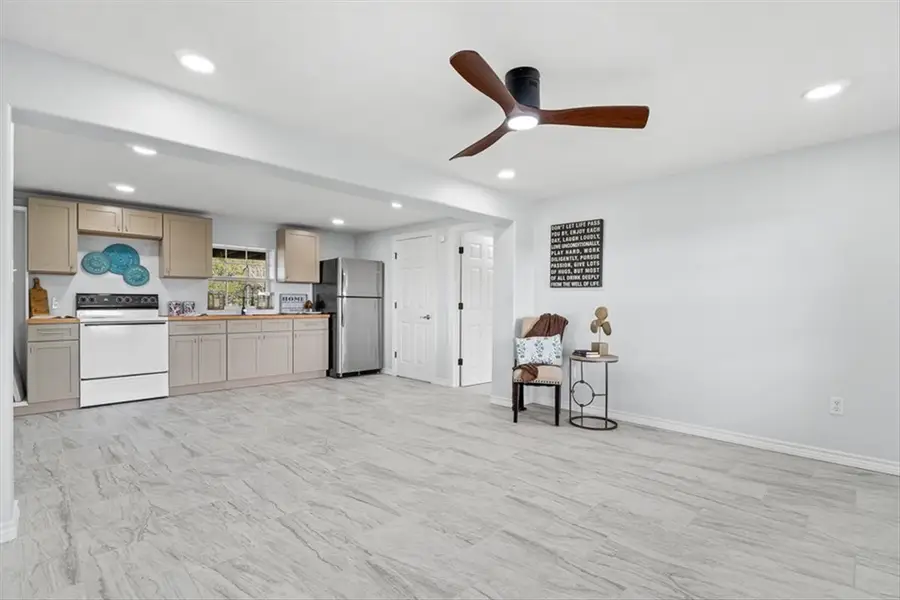 257 W Club Oak Ln, Rockport, TX 78382 - Image #3