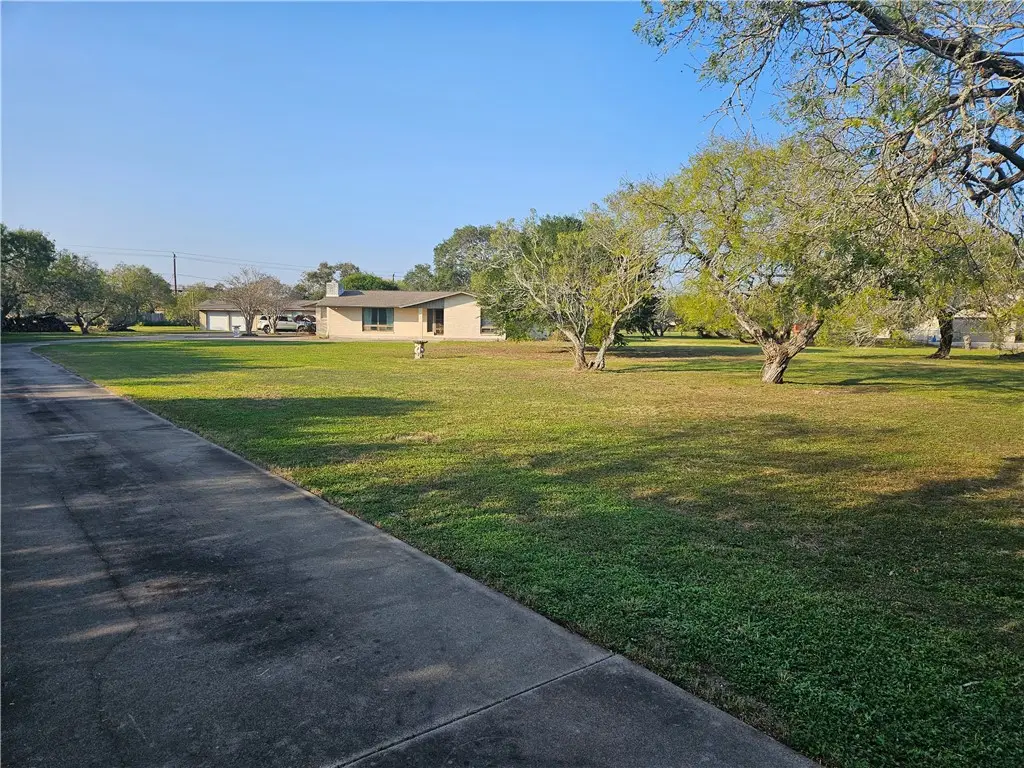 6862 Lake View Drive, Corpus Christi, TX 78412 - Image #1