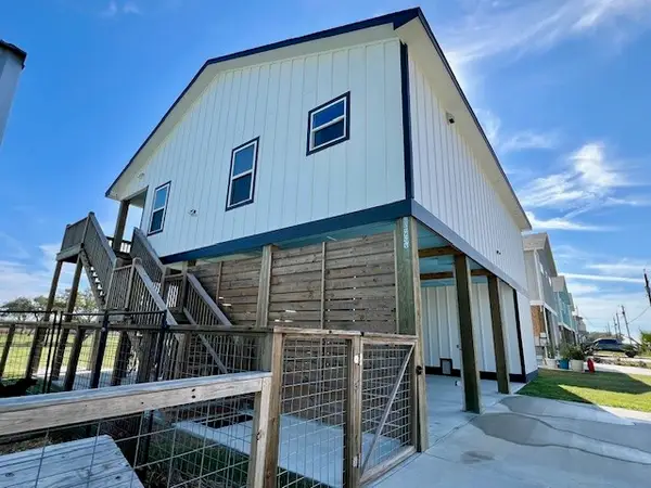 2110 S Young Street, Rockport, TX 78382