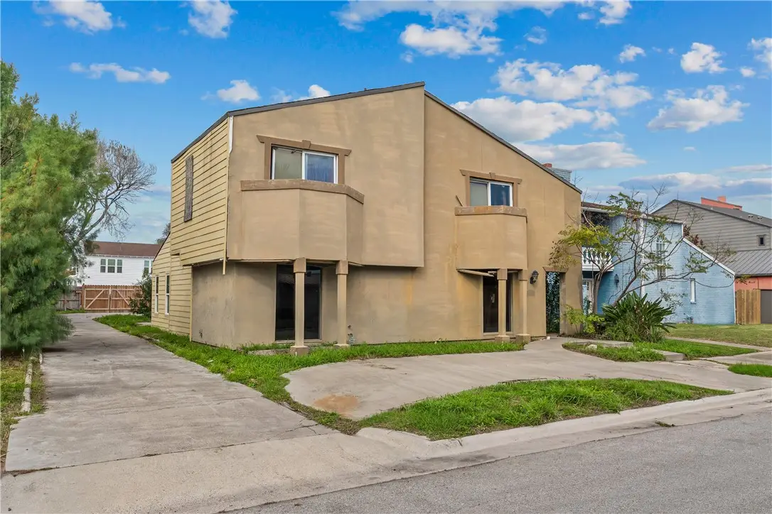 208 Circle Drive, Corpus Christi, TX 78411 - Image #1