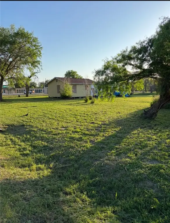 915 Wood Avenue, Woodsboro, TX 78393 - Image #2