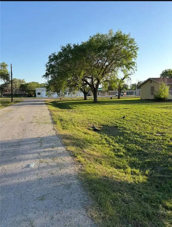 915 Wood Avenue, Woodsboro, TX 78393 - Image #3