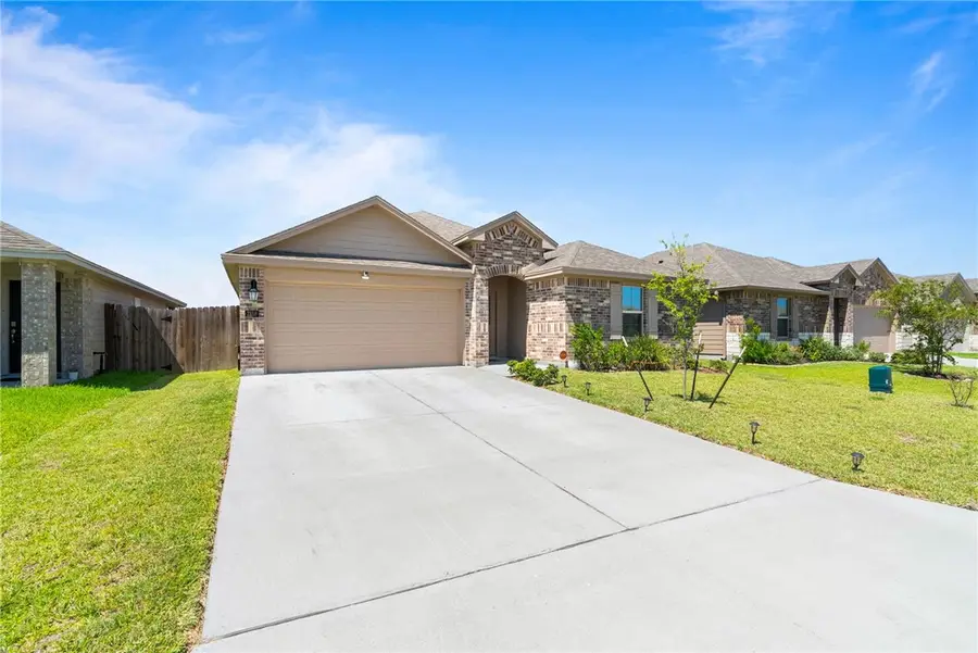 1258 Carnaby Street, Corpus Christi, TX 78415 - Image #2