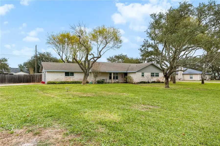 948 Oak Avenue, Rockport, TX 78382 - Image #2