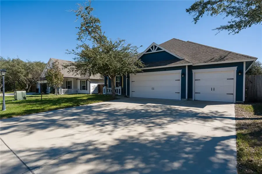 146 Norwood Oaks Drive, Rockport, TX 78382 - Image #3